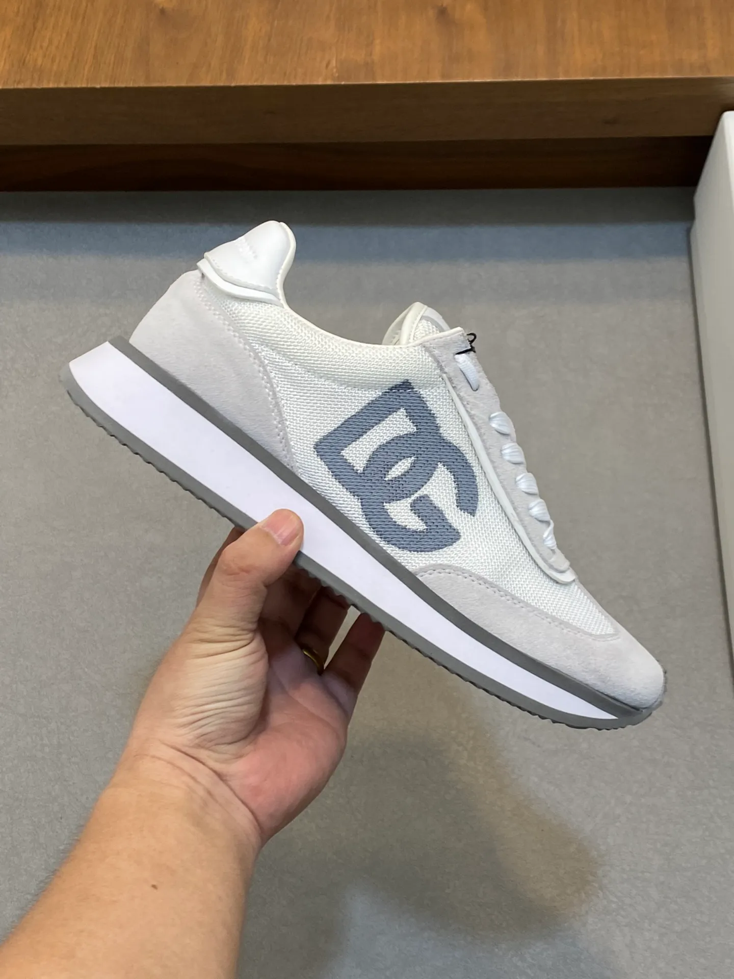 Men's Men's Shoes💰440【New Style】🐝🐝DG••New••Dolce&G*_dgDolce&G*_dgDolce & G*_dg 2024 Early Spring New Men's Lace-up Leather Casual Sports Shoes Made of imported suede cowhide spliced ​​with waterproof fabric, mixed and matched color design, a fashionable and energetic sports shoe that easily meets the needs of modern dressing and highlights the contemporary lifestyle style. The foot is fully lined with cowhide for greater comfort. The tongue and heel are decorated with logos. It is equipped with a rubber outsole. The heel and toe are wrapped to further protect our feet. It is a model worth buying! Size: 39-44 (customized at 38.45)